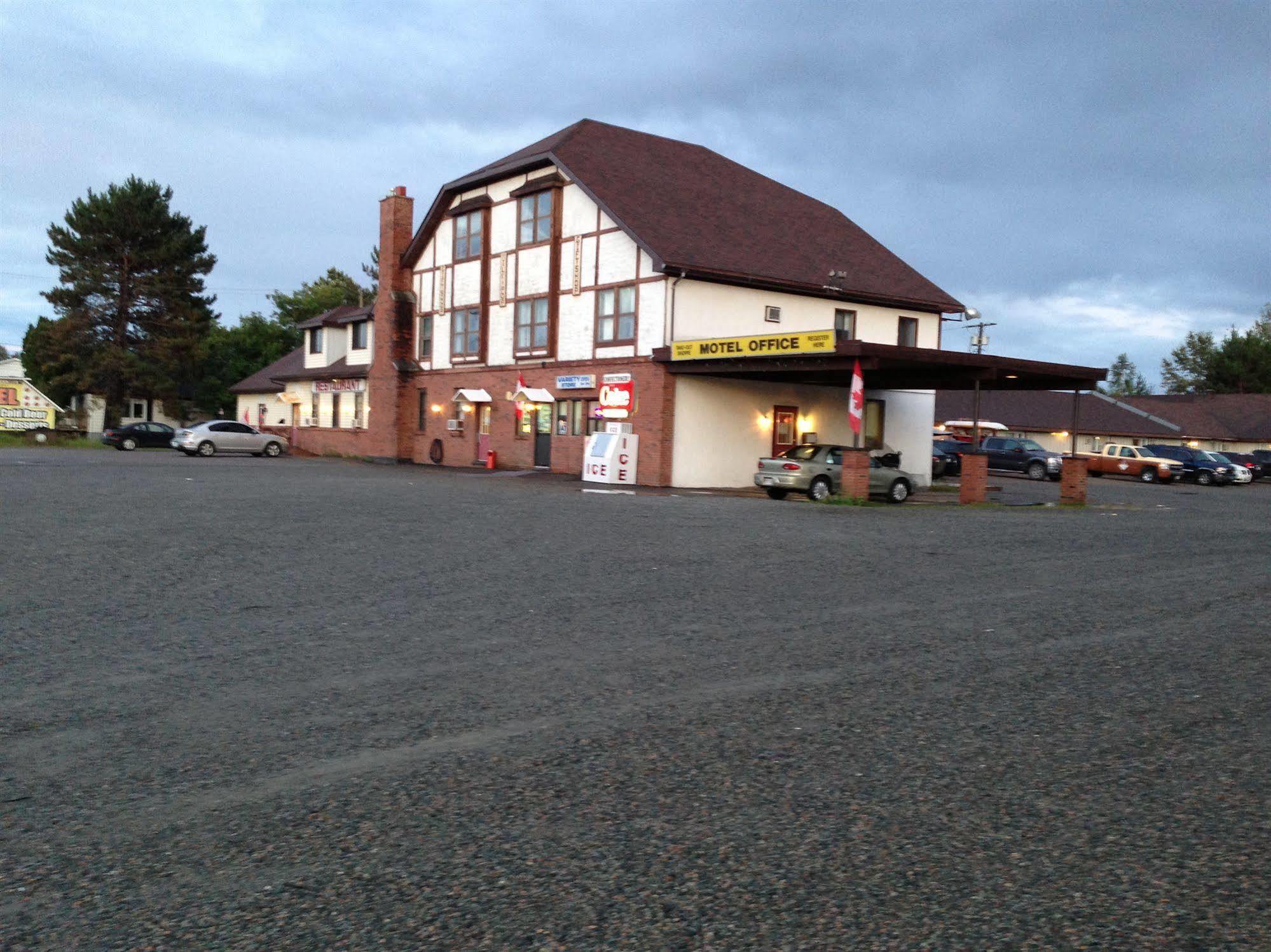 Englehart Motel Exterior photo