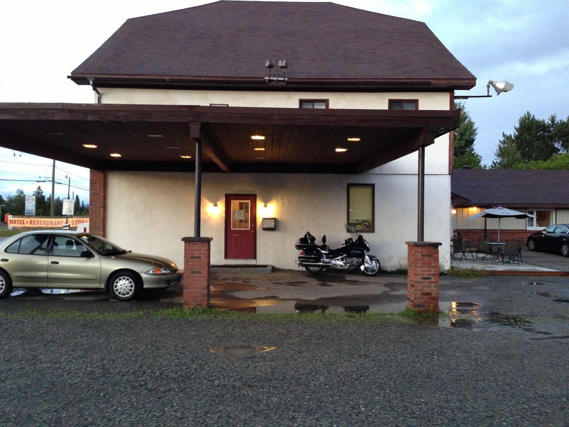 Englehart Motel Exterior photo